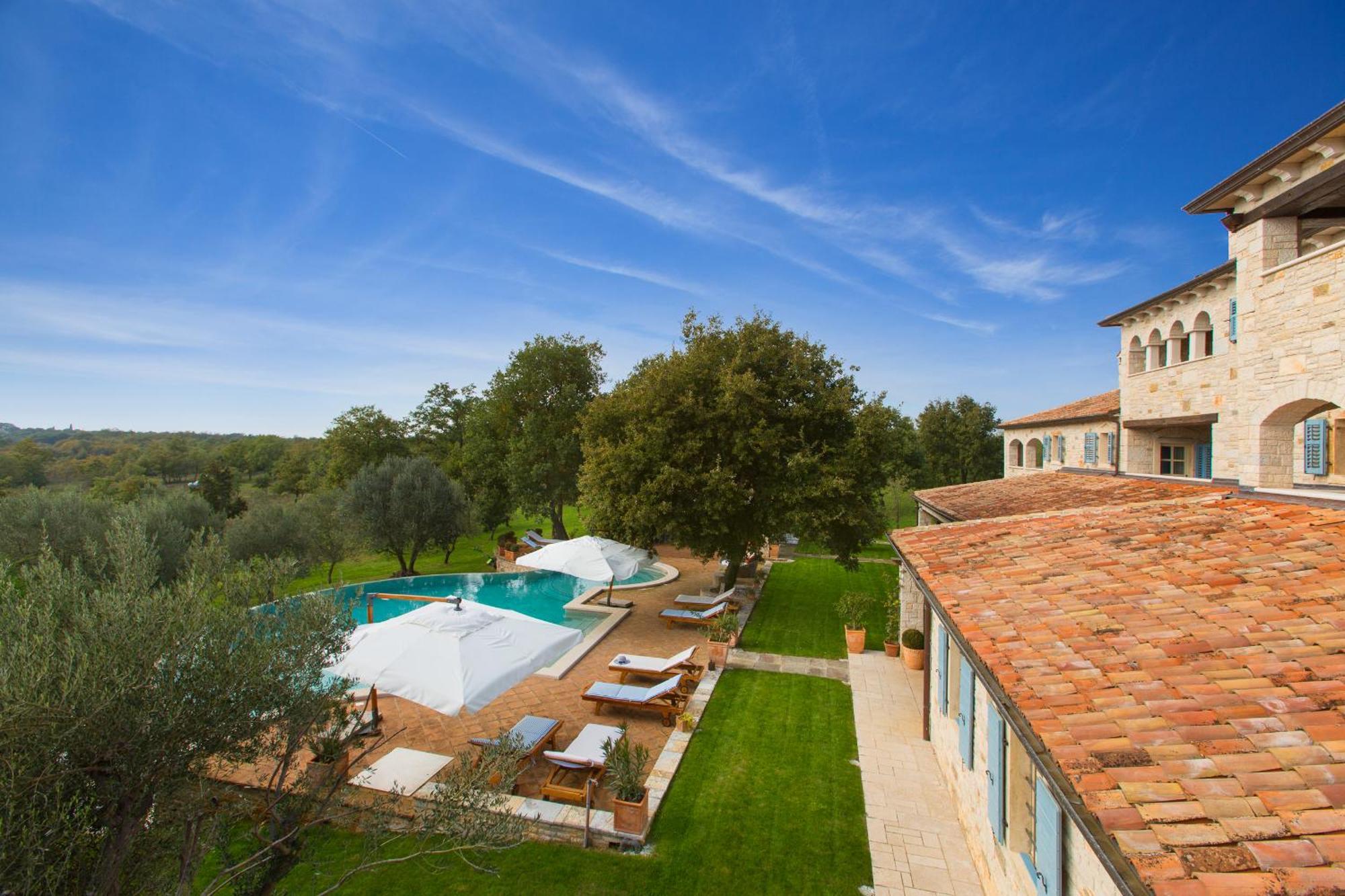 Lou Villa